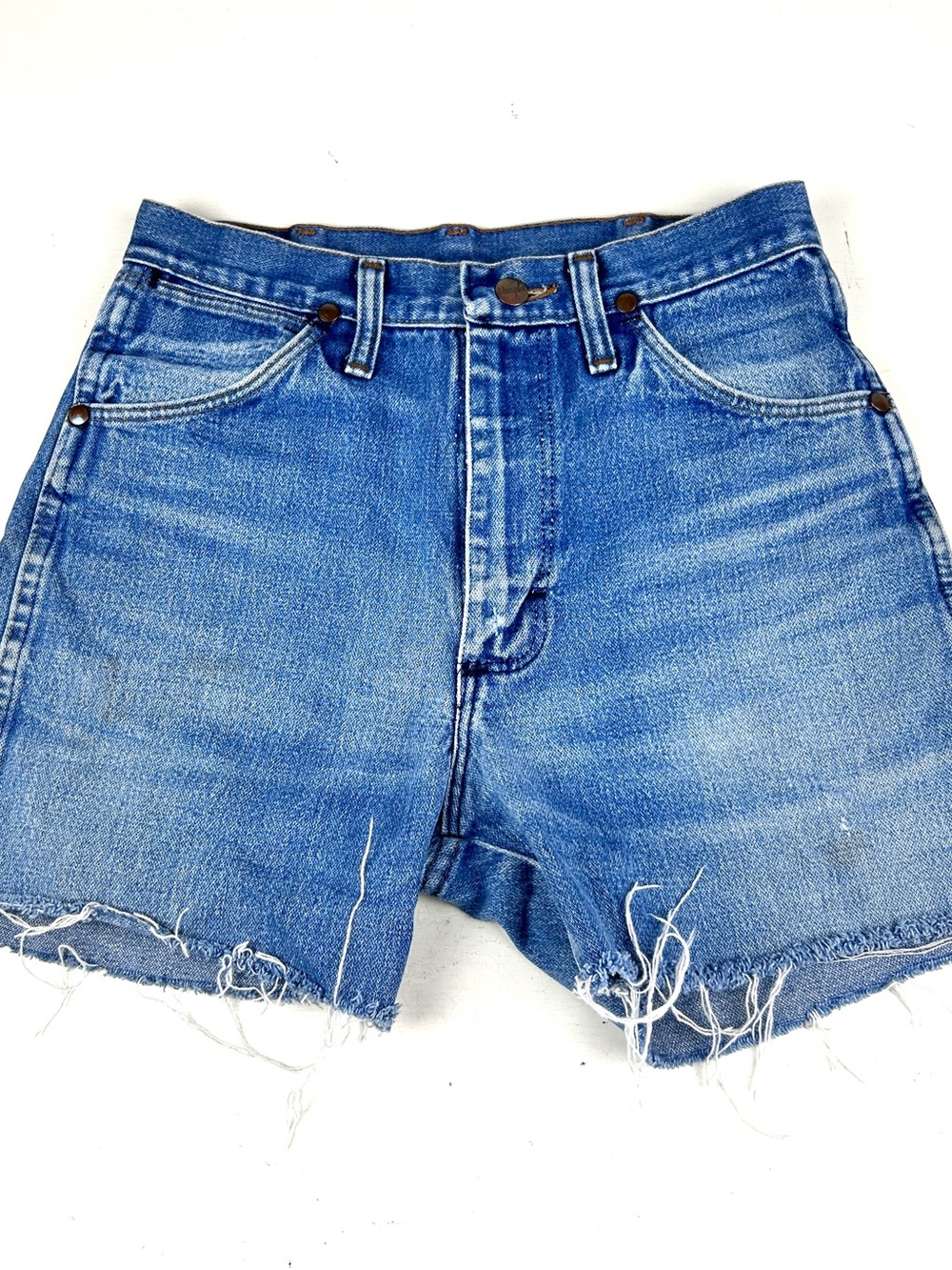 Vintage 90s Wrangler Regular Fit Cut-Off Denim Shorts Made In USA Sz 26